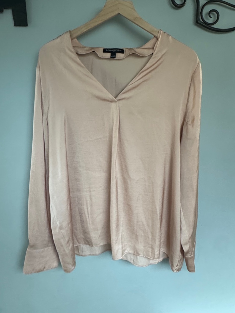 Banana Republic Factory Pale Blush V-Neck Long Sleeve Blouse